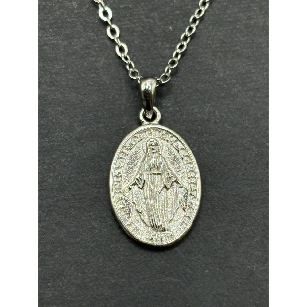 New Condition 18" Sterling Silver Virgin Mary Pendant Necklace 925